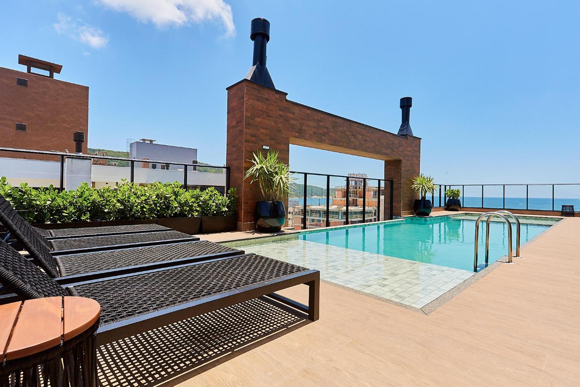 Cod. 1129 - Com 01 Quarto, Vista Mar Com Rooftop, E Piscina * Bombinhas